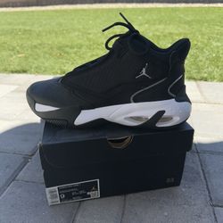 Jordan Max Aura 4 , Size 9