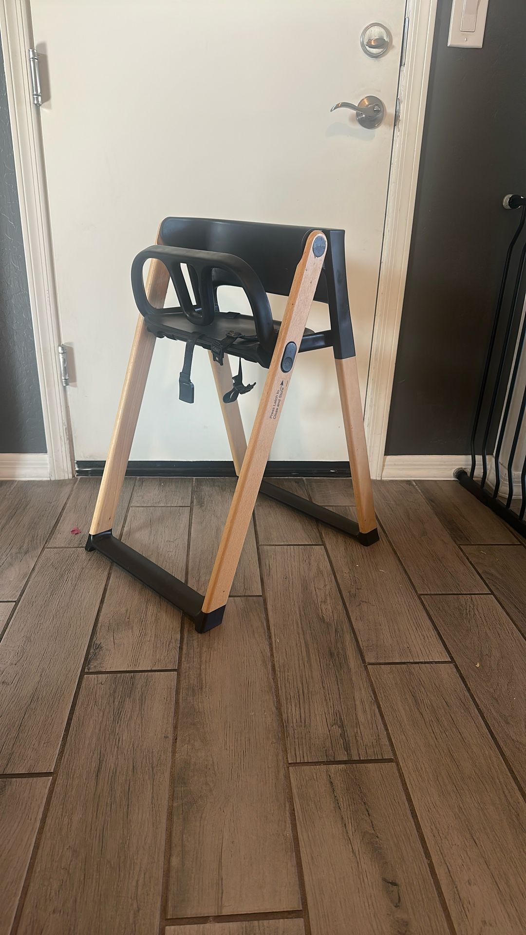 Minimalist High Chair