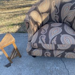 cozy chair clean no pet odors stains or tears downsizing asking 20 don’t deliver 