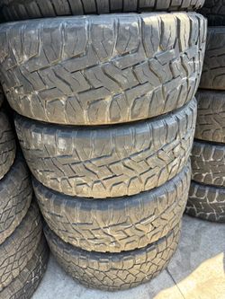 37x12.50r20 Toyo tires en Excelentes Conditiones de Vida las 4