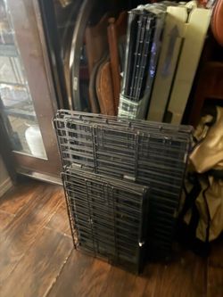 22” Small Wire Dog Crate with Tray – Great Condition