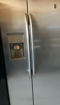GE  Side By Side Stainless Steel Counter Depth Refrigerator Fridge
