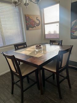 dining room table with 4 chairs!