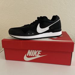 Nike Venture Runner - Black/White Men’s Size 10