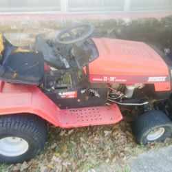 Huskee Ride Lawnmower 13HP 38” 