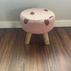 Free Kids Stool / Small Ottoman 🍓