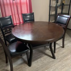 Dining Table And 4 Chairs 