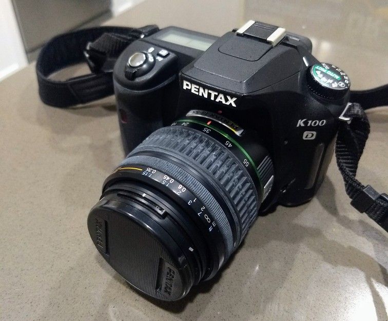 PENTAX K100D 6.1MP Digital SLR Camera + DA 18-55 mm + Case +