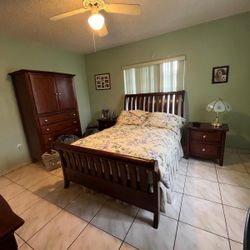 Full Size Bedroom Set.  5 Piece Set