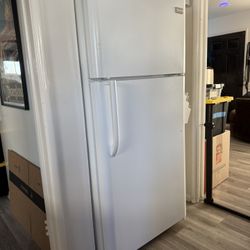 refrigerator 