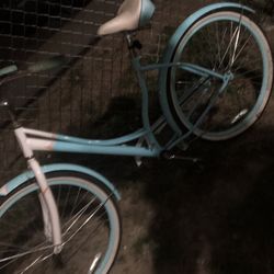 Ladies Schwinn Beach Cruiser