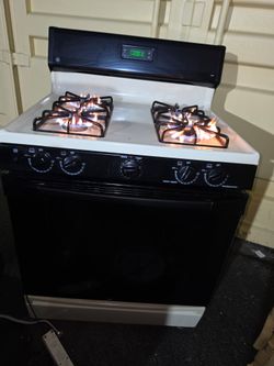 Estove in good condition  everything works well  delivery available extra charge