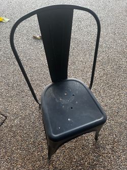 6 free metal chairs