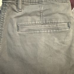 Levi Chinos