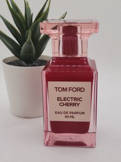 TOM FORD
Electric Cherry Eau de Parfum
1.7 fl ⭐️