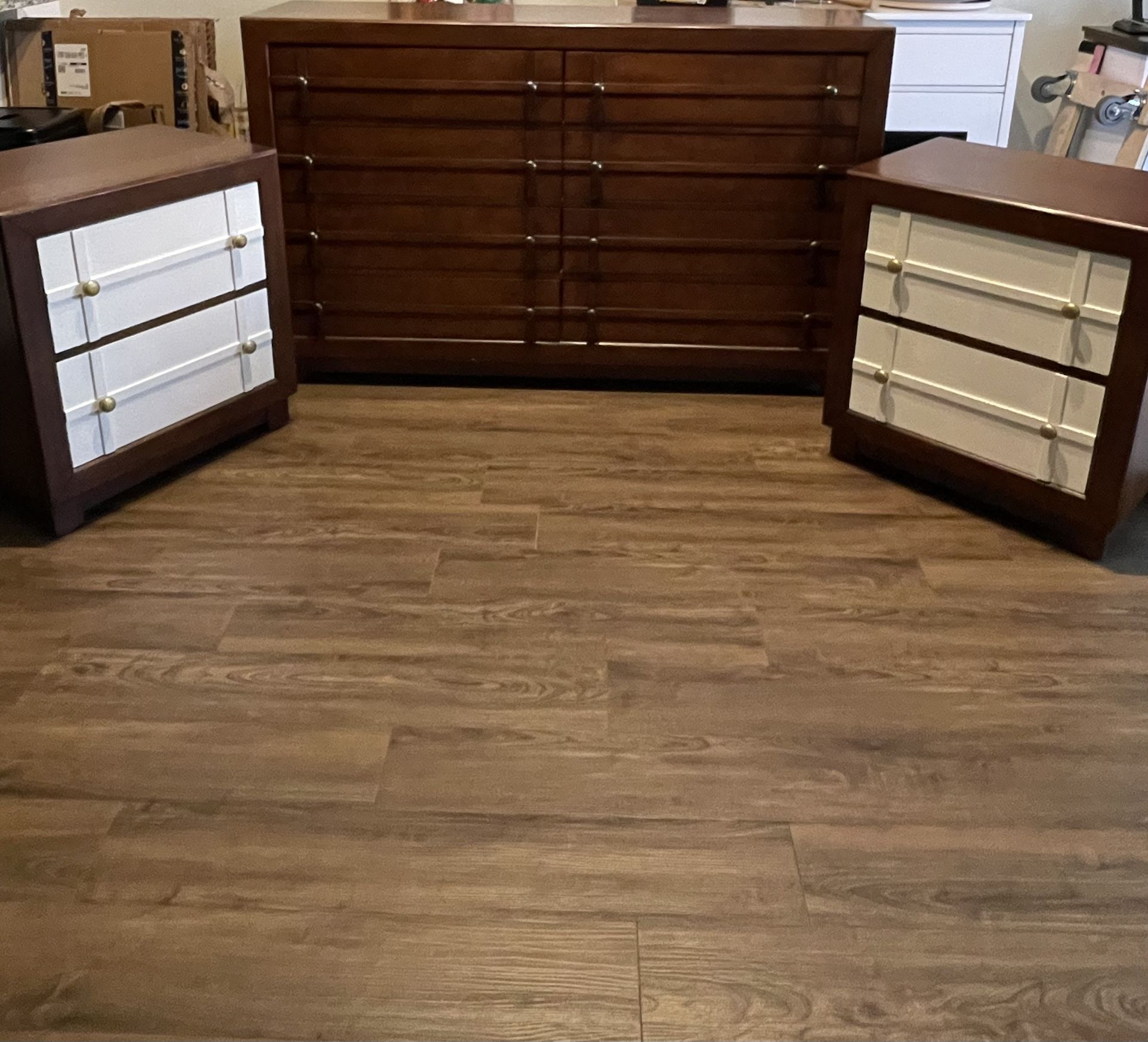 Dresser with 2 matching nightstands