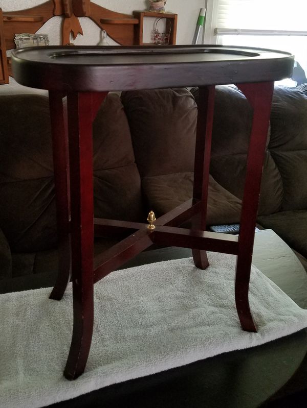 NICE SMALL ACCENT TABLE for Sale in St. Louis, MO - OfferUp