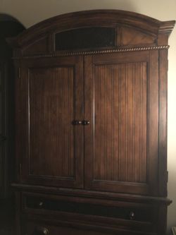 Armoire in beautiful condition.