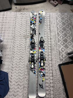 Volkl Aura Used Women’s Skis With bindings