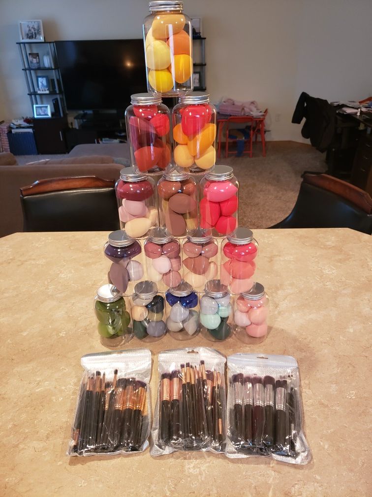 Makeup brushes and makeup sponges
