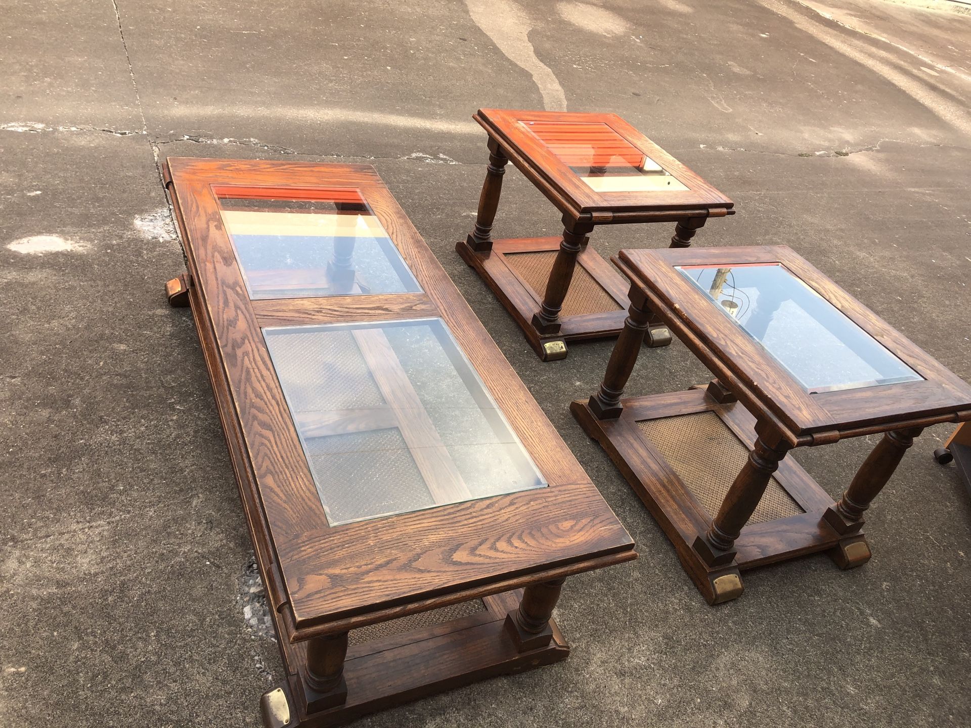 Vintages Coffee table and 2 lamps table