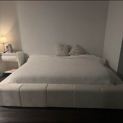 KING SIZE CUSTOM BED / Cloud Bed