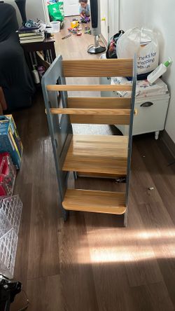 ocodile toddler standing tower