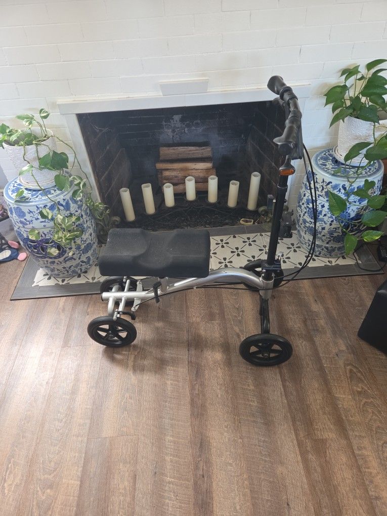 Nova Knee Scooter