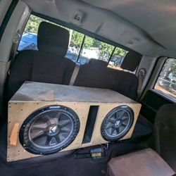 12-In Kicker Speakers In ported Box And Amp