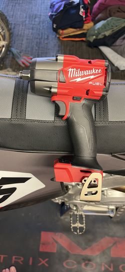 Milwaukee 1/2” Drive Mid-Torque Impact Wrench