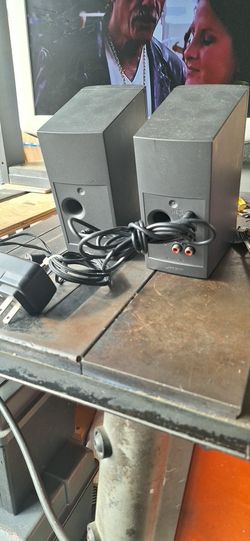 I HAVE A PAIRS OF BOSE SPEAKERS FOR COMPUTERSI ISALE ASis Because I Don"t Have The Cables For The Speakers