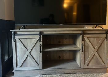 Dresser/Entertainment center