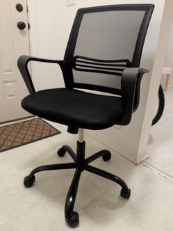 Black Mesh Office Chair with Arms – Rolling Desk Chair
