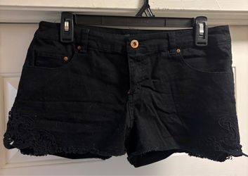 H&M Black Shorts – Size 8 – Never Worn