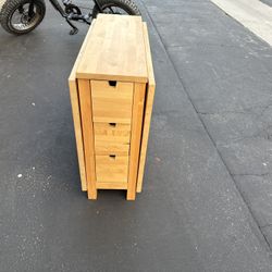 Foldable table 