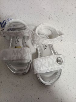 Micheal Kors Girls sandals Only $15🙀