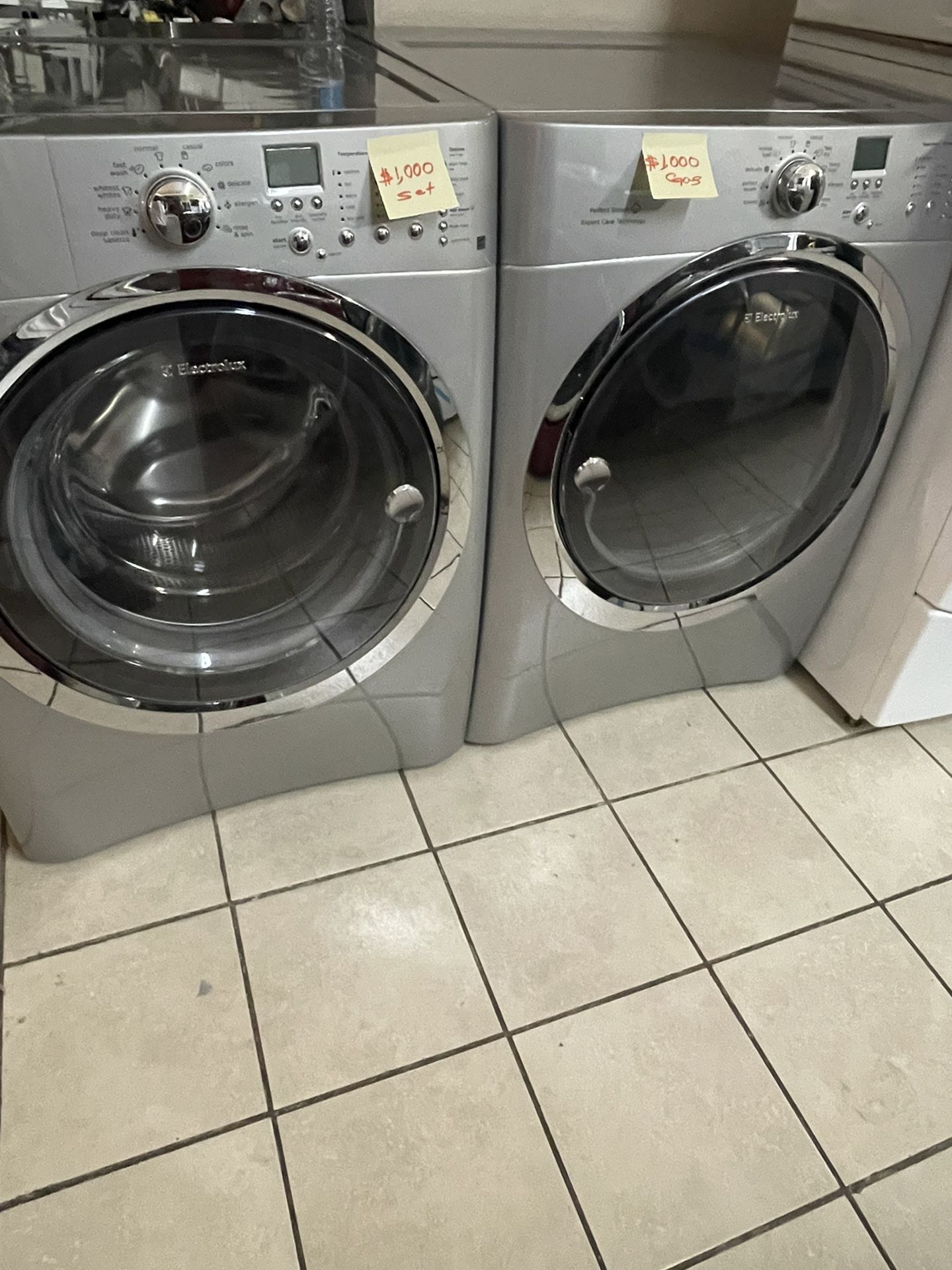Electrolux Front Load Washer And Gas Dryer Set 