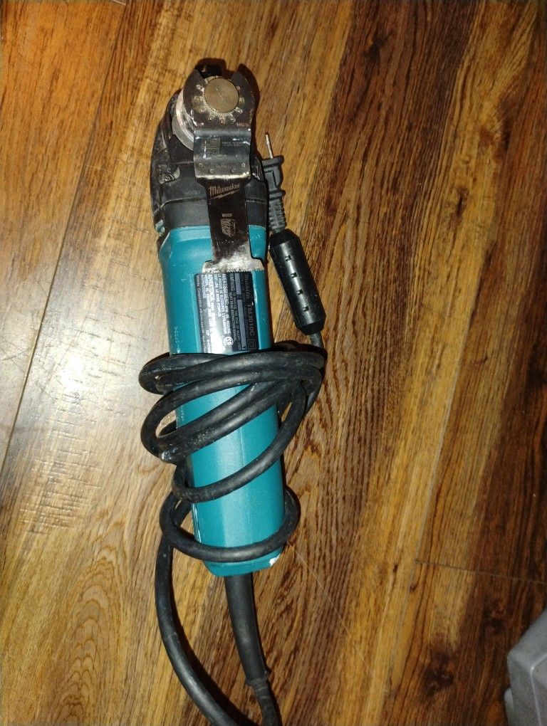 Makita TM3010C