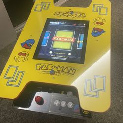 Pac-Man Arcade w/ Children’s Chairs