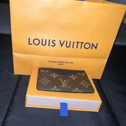 AUTHENTIC LOUIS VUITTON CARD HOLDER