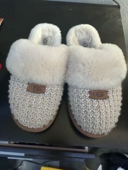 Uggs slipper shoes