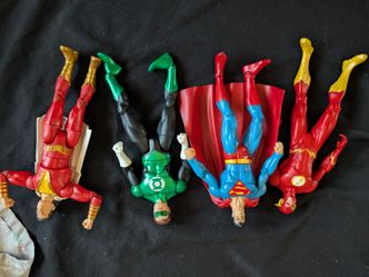 Justice League figures loose