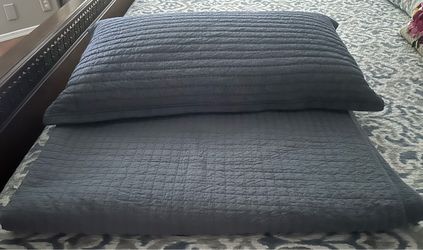 Bed spread and shams, king size
