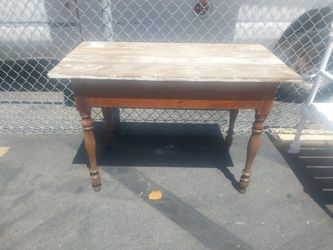 FARMHOUSE TABLE