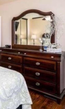 Bedroom Set Queen Size Dresser And 2 Night Stands