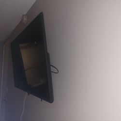 Roku tv with wall mount!