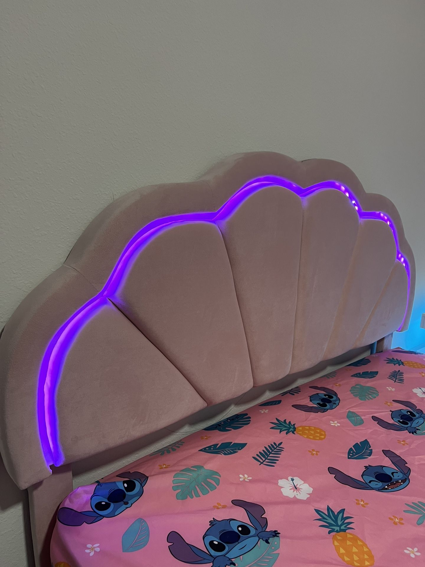 Queen Size Bed Set 200$ New