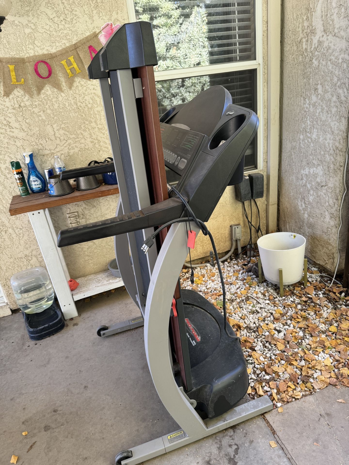 Treadmill PROFORM 860 Quiet Folding Save Spacer ProTek With Wood Finish for Sale in Riverbank CA OfferUp