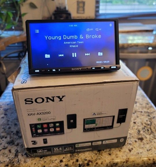 Very Nice Sony Carplay Car stereo 7" touchscreen radio