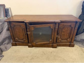 Traditional Wood TV Console/Entertainment Center